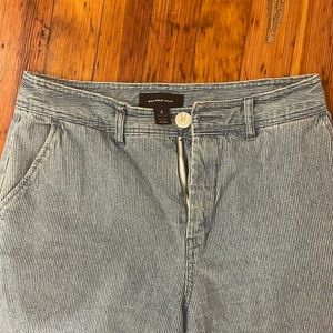 Cropped Jeans with stripped accent SIZE 6 -WHO WHAT WEAT